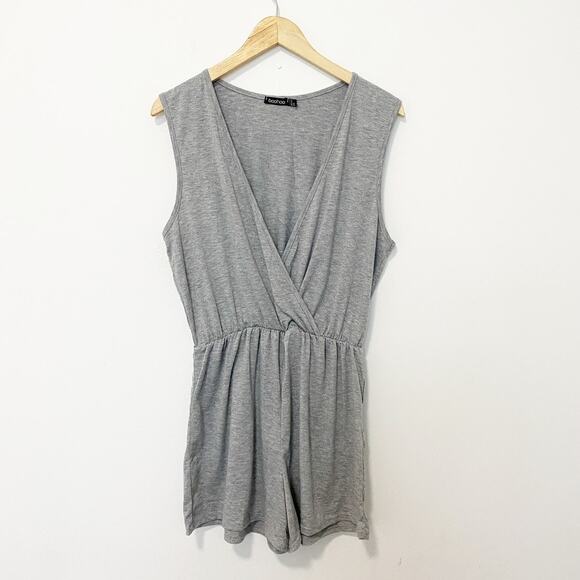 Boohoo Gray Short Sleeve Wrap Romper Size 14 - Picture 1 of 6